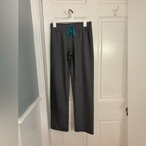 Figs Livingston scrub pants in Graphite - XS tall